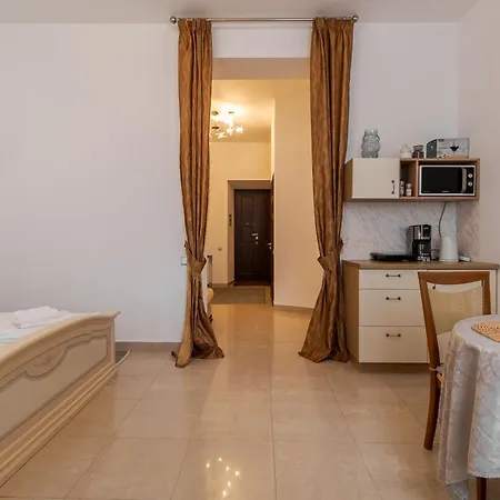 на площі ринок, 20 * Lviv