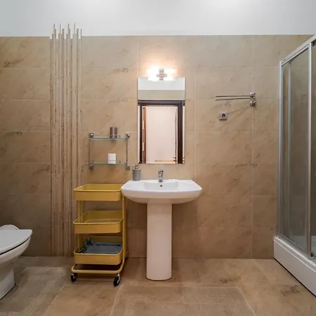 на площі ринок, 20 Apartman Lviv