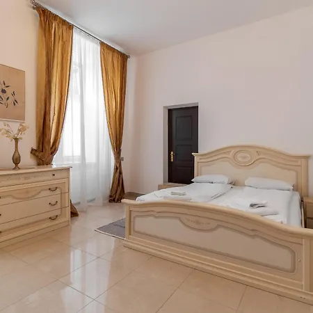 на площі ринок, 20 Apartament Lwów