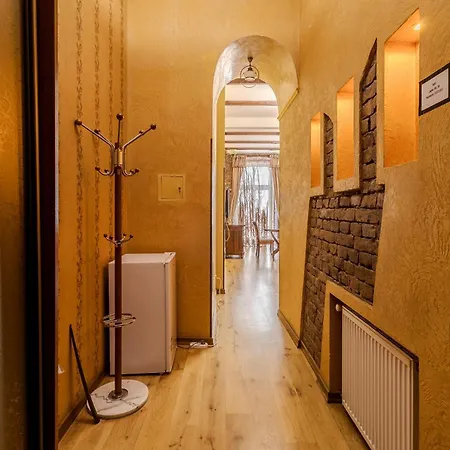 на площі ринок, 20