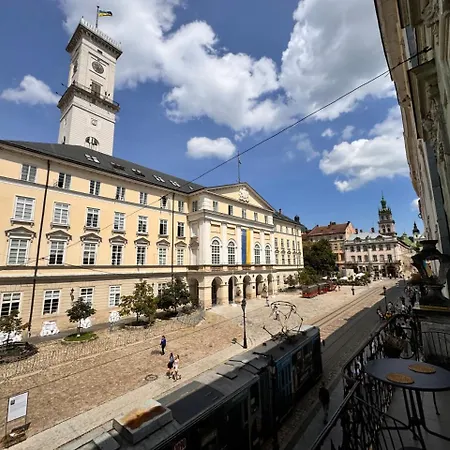 на площі ринок, 20 * Lviv