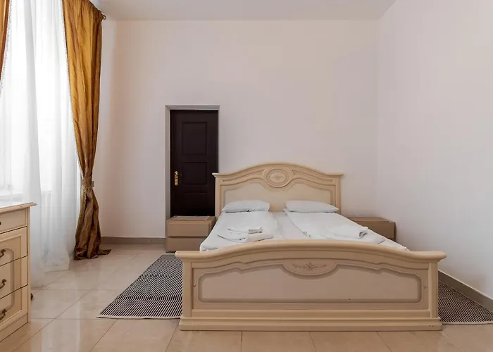 Apartamento на площі ринок, 20