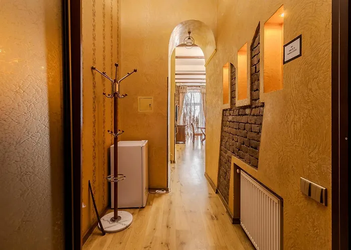 на площі ринок, 20