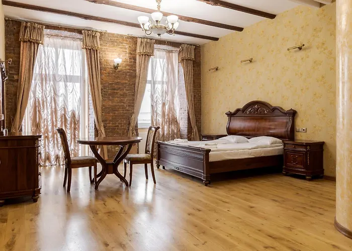 на площі ринок, 20