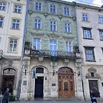 Apartament на площі ринок, 20