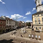 на площі ринок, 20 Lwów