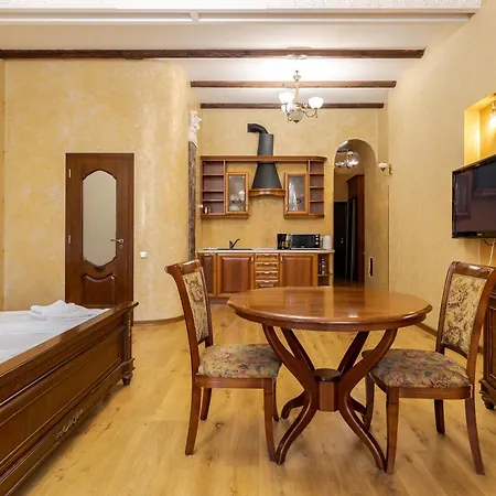 на площі ринок, 20 Apartman Lviv